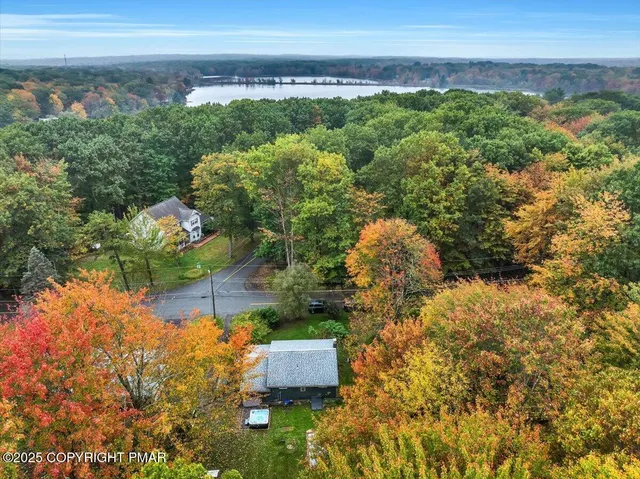 $310,000 | 216 Sutton Place, Pocono Summit, PA 18346