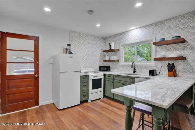 $310,000 | 216 Sutton Place, Pocono Summit, PA 18346