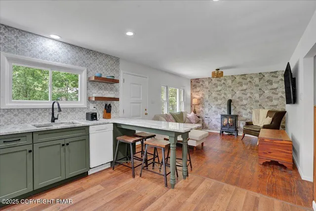 $310,000 | 216 Sutton Place, Pocono Summit, PA 18346