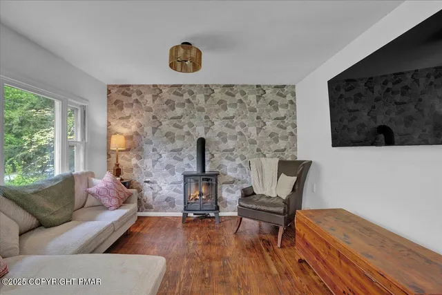 $310,000 | 216 Sutton Place, Pocono Summit, PA 18346