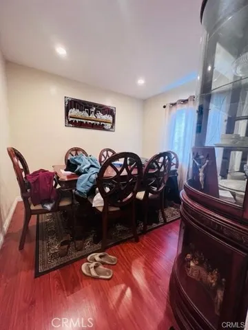 a view of a livingroom with furniture