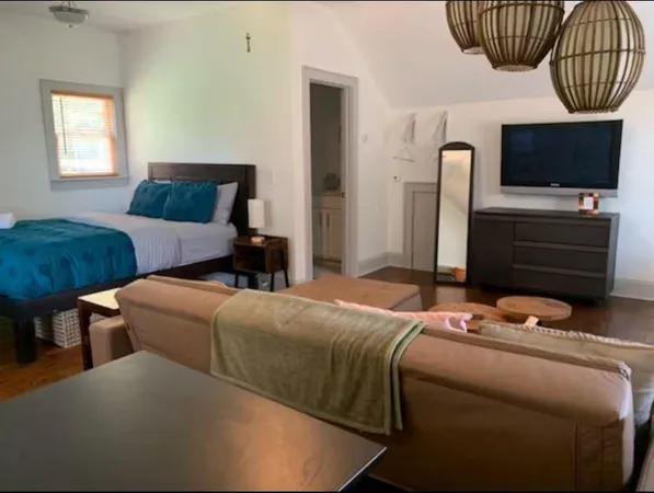 $2,000 | 2284 Cottage Grove Avenue Southeast, Unit CARRIAGE, Atlanta, GA 30317