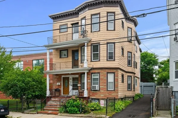 $3,500 | 152 Glen Street, Unit 2, Somerville, MA 02145