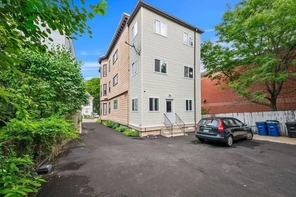 $3,500 | 152 Glen Street, Unit 2, Somerville, MA 02145