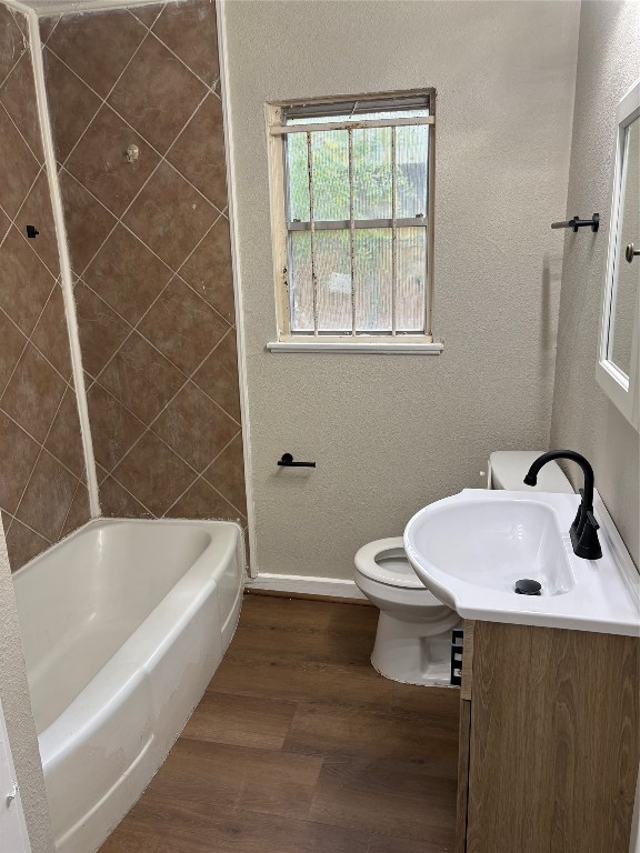 5914 Ridgeway Drive Houston, TX 77033 - Photo 12 of 21 Full Bath #1