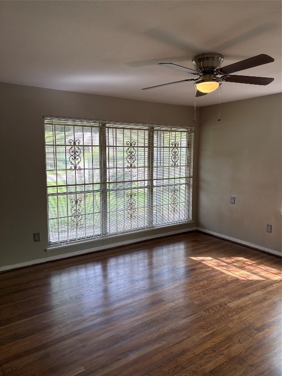 5914 Ridgeway Drive Houston, TX 77033 - Photo 3 of 21 Living beautiful original hard wood floors.