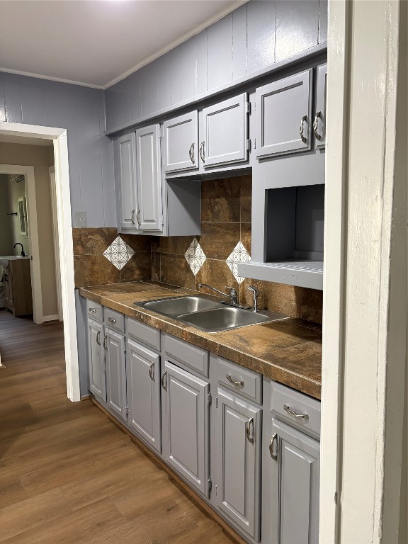 5914 Ridgeway Drive Houston, TX 77033 - Photo 7 of 21 Kitchen/Pantry