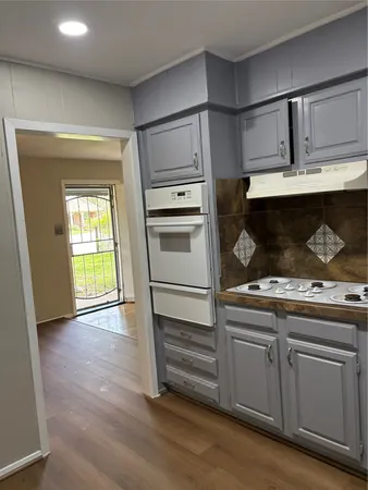 $2,000 | 5914 Ridgeway Drive, Houston, TX 77033