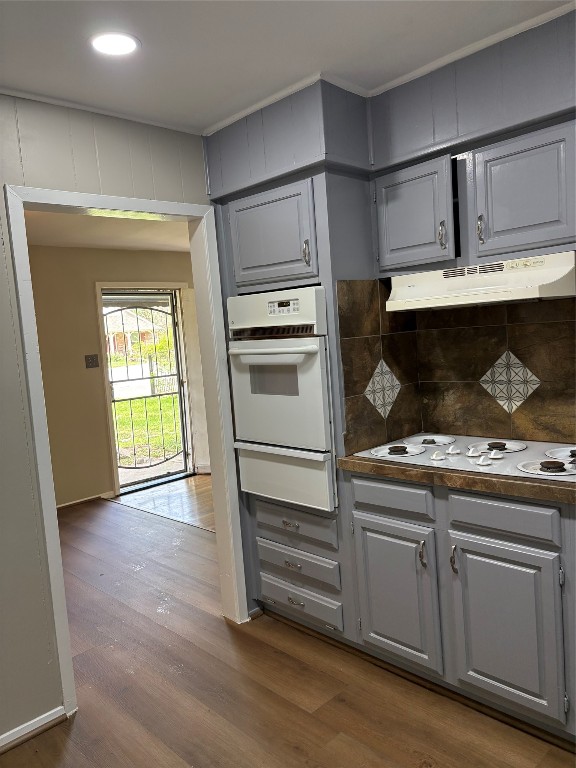 5914 Ridgeway Drive Houston, TX 77033 - Photo 8 of 21 Wall oven / Cook Top