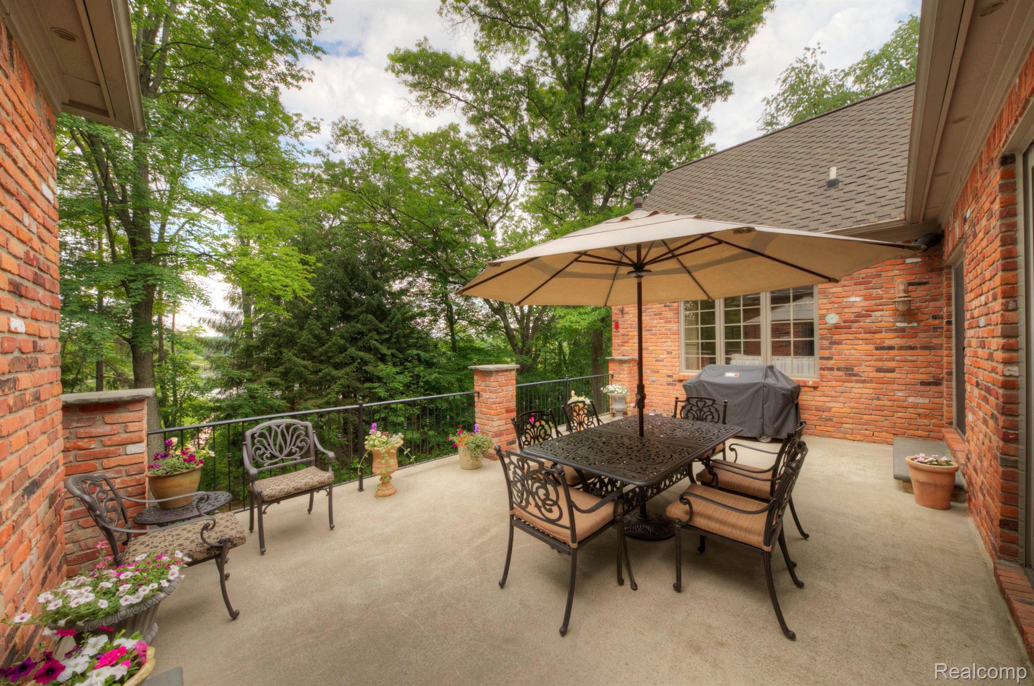 5718 Evergreen Howell, MI 48855 - Photo 36 of 39 Gallery Image 36