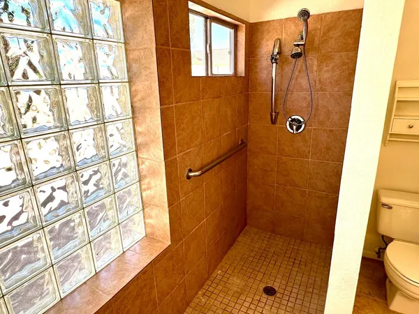$2,195 | 2914 East Woodland Drive, Phoenix, AZ 85048