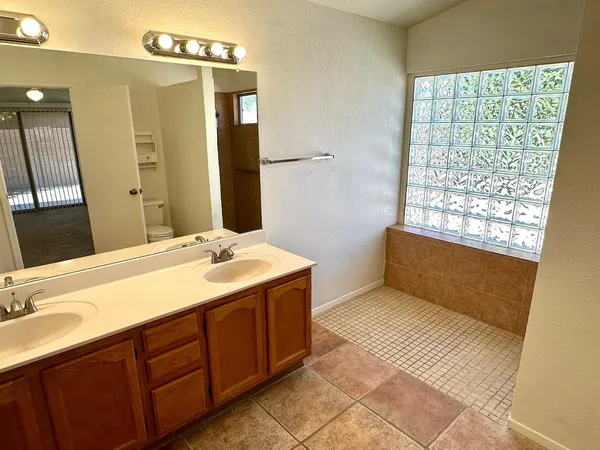 $2,195 | 2914 East Woodland Drive, Phoenix, AZ 85048