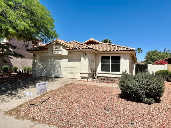 $2,195 | 2914 East Woodland Drive, Phoenix, AZ 85048