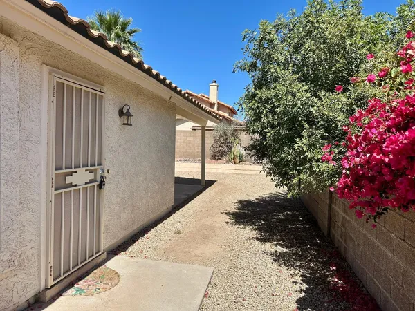 $2,195 | 2914 East Woodland Drive, Phoenix, AZ 85048