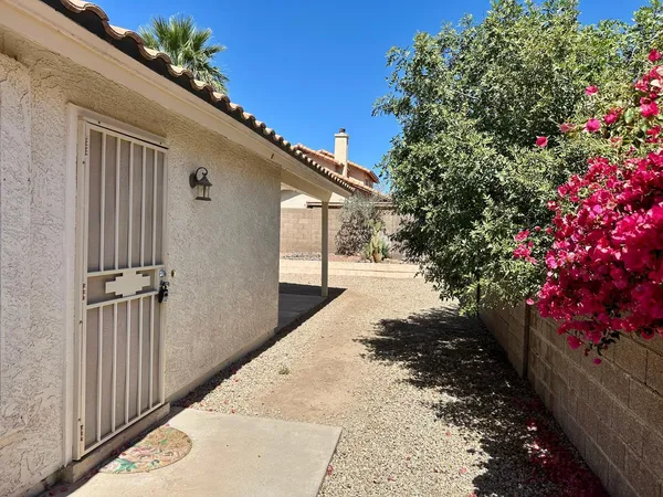 $2,195 | 2914 East Woodland Drive, Phoenix, AZ 85048