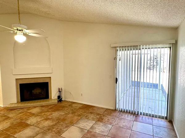 $2,195 | 2914 East Woodland Drive, Phoenix, AZ 85048