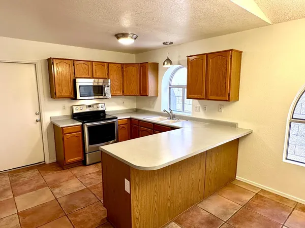 $2,195 | 2914 East Woodland Drive, Phoenix, AZ 85048