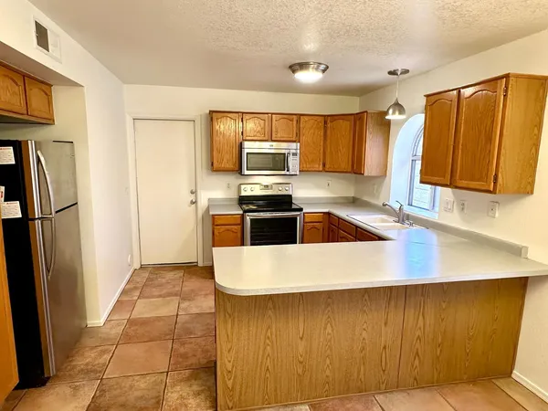 $2,195 | 2914 East Woodland Drive, Phoenix, AZ 85048