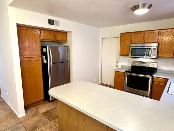 $2,195 | 2914 East Woodland Drive, Phoenix, AZ 85048
