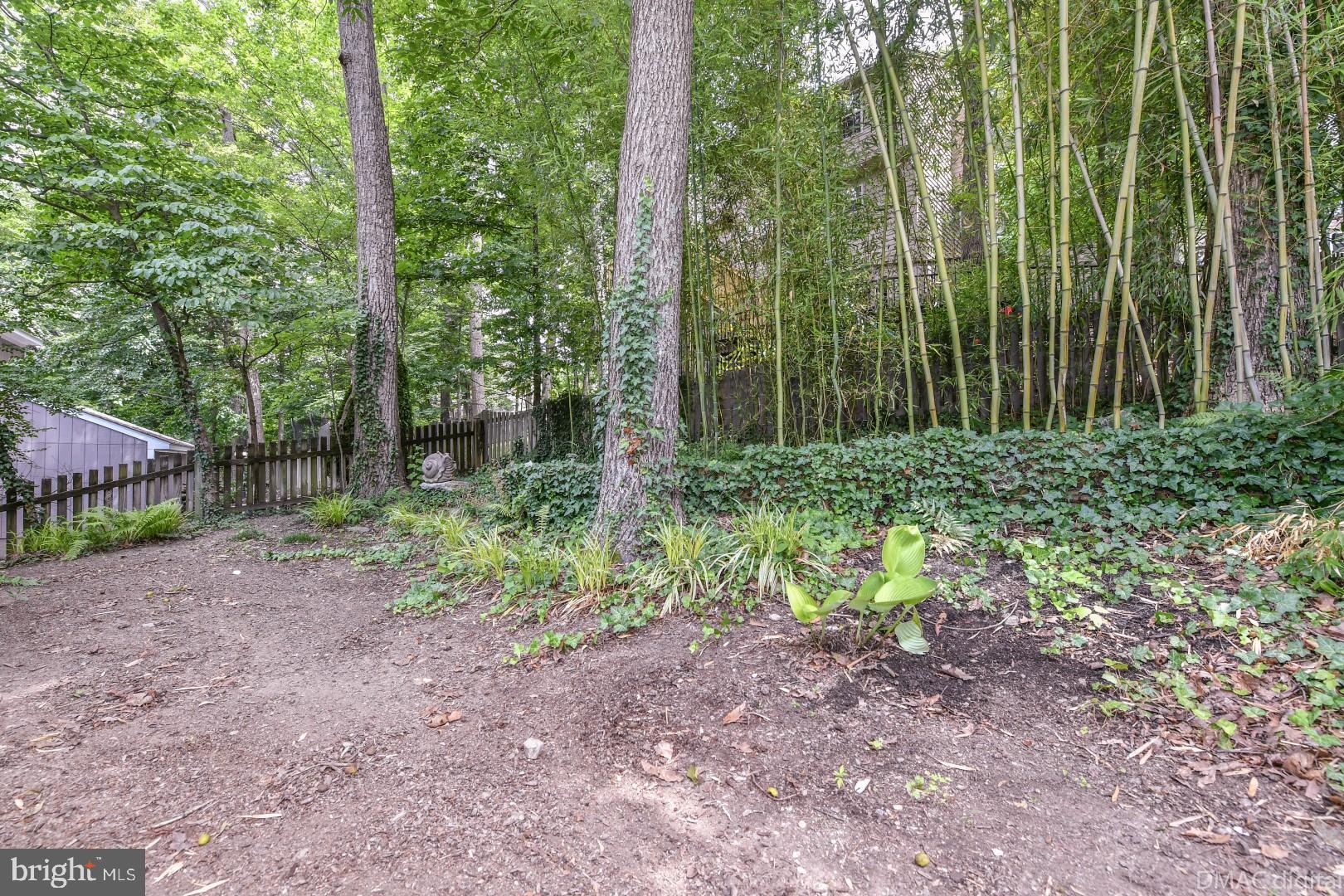 6520 Rimrock Road New Market, MD 21774 - Photo 27 of 41 Partially fenced front yard