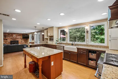 $1,250,000 | 11303 Hounds Way, North Bethesda, MD 20852