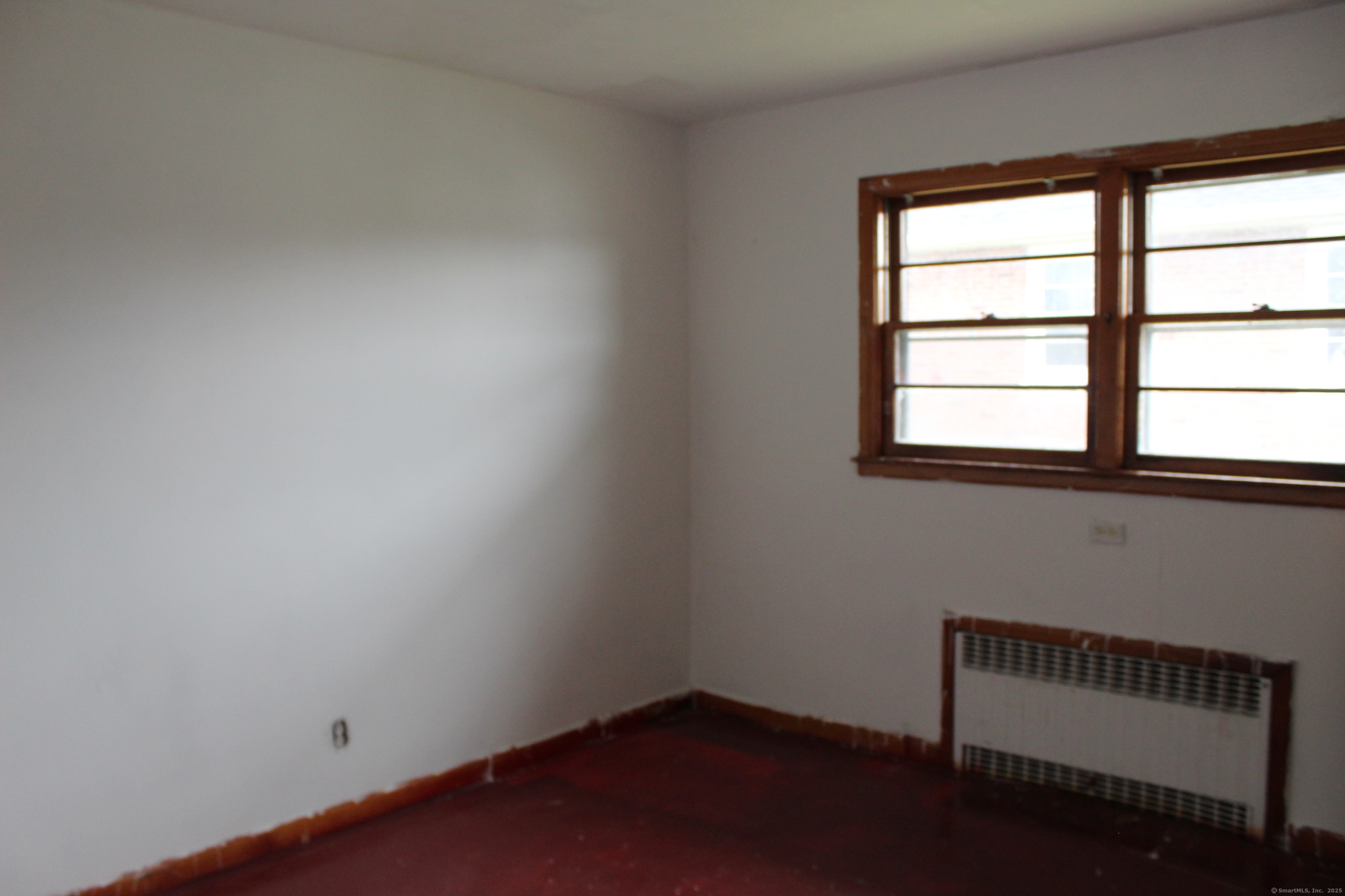 347 Farm Hill Road Middletown, CT 06457 - Photo 13 of 15 an empty room with a window