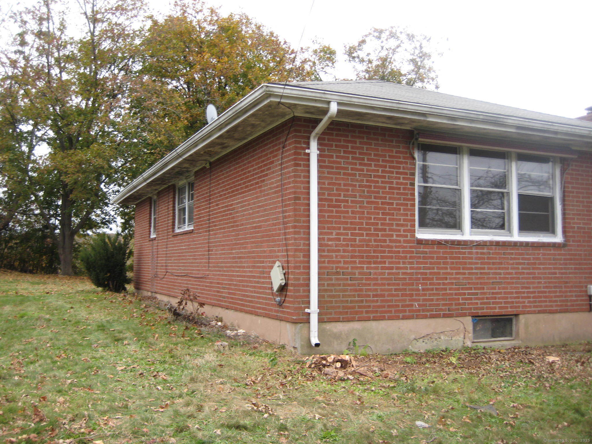 347 Farm Hill Road Middletown, CT 06457 - Photo 3 of 15 a backyard of a house