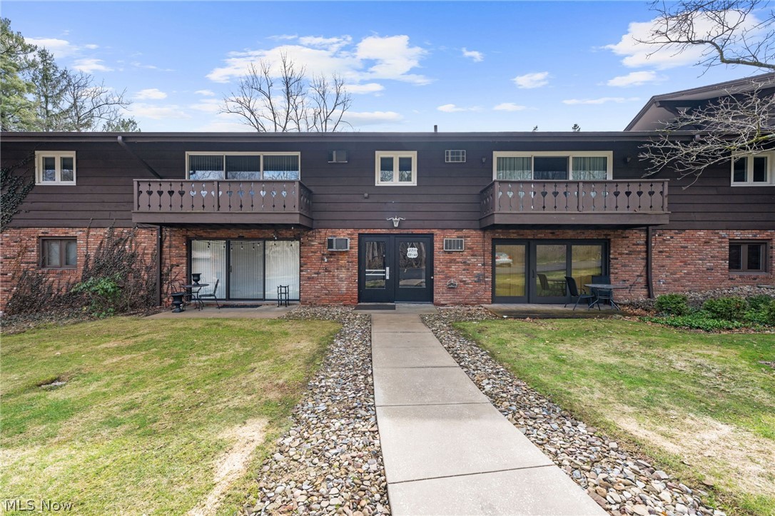 5711 Som Center Road, Unit 42 Solon, OH 44139 - Photo 1 of 33