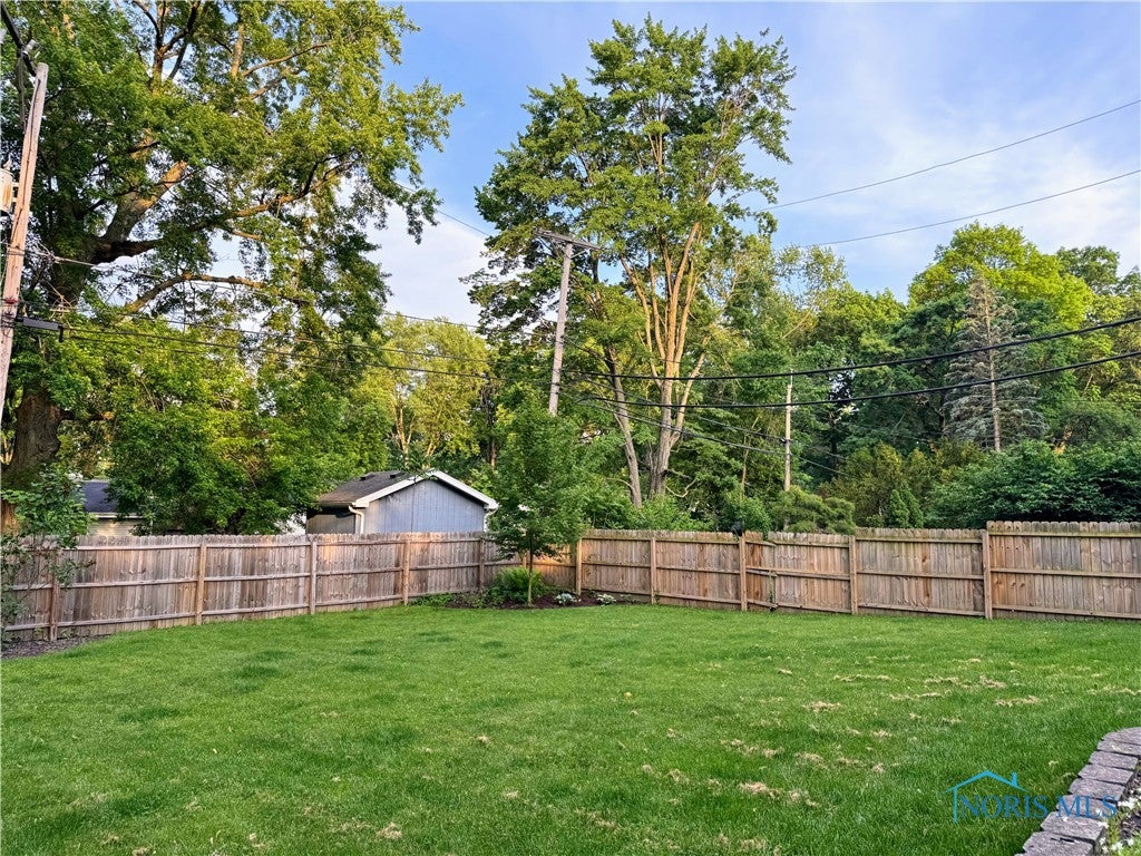 2804 Evergreen Road Toledo, OH 43606 - Photo 6 of 36 Yard with wood privacy fence.