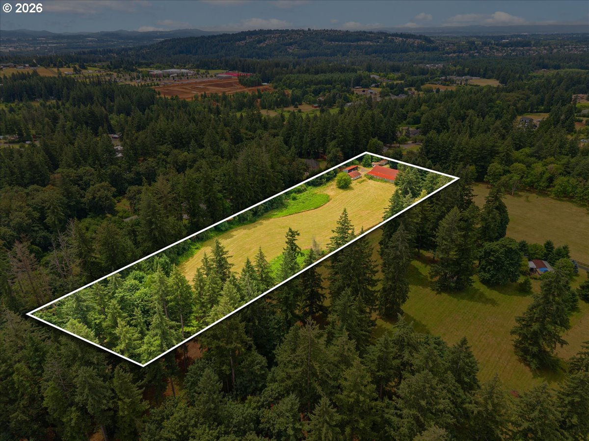 27214 Northeast Robinson Road Camas, WA 98607 - Photo 5 of 24 a view of a tennis court