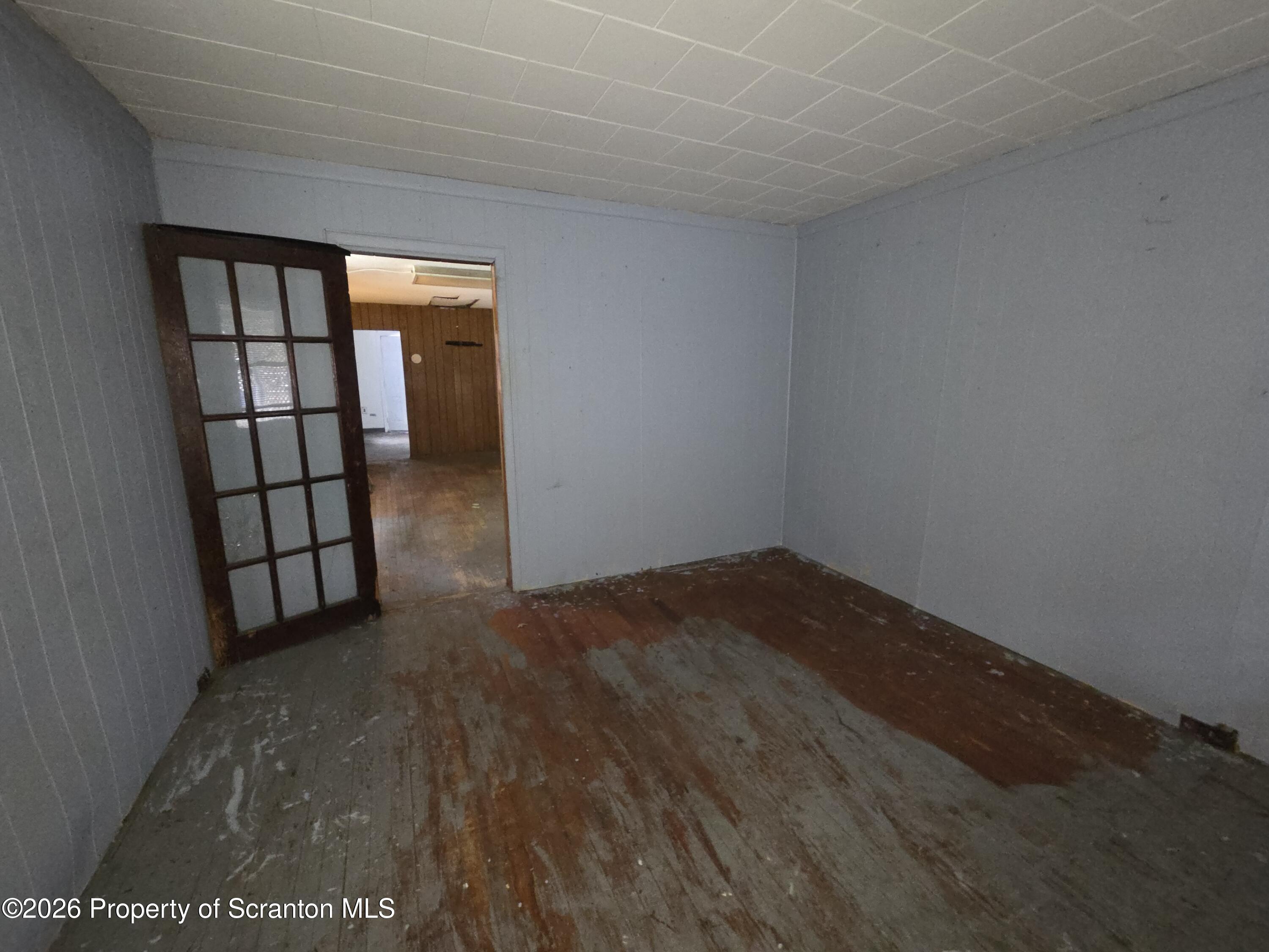 521 Albion Street Scranton, PA 18508 - Photo 12 of 22 an empty room with windows