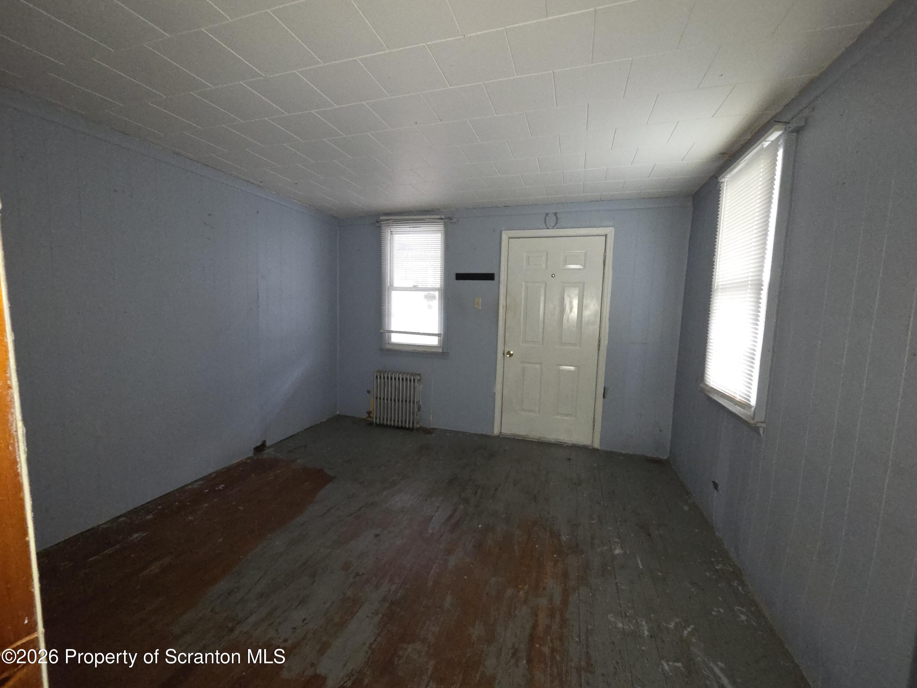 521 Albion Street Scranton, PA 18508 - Photo 13 of 22 an empty room with windows