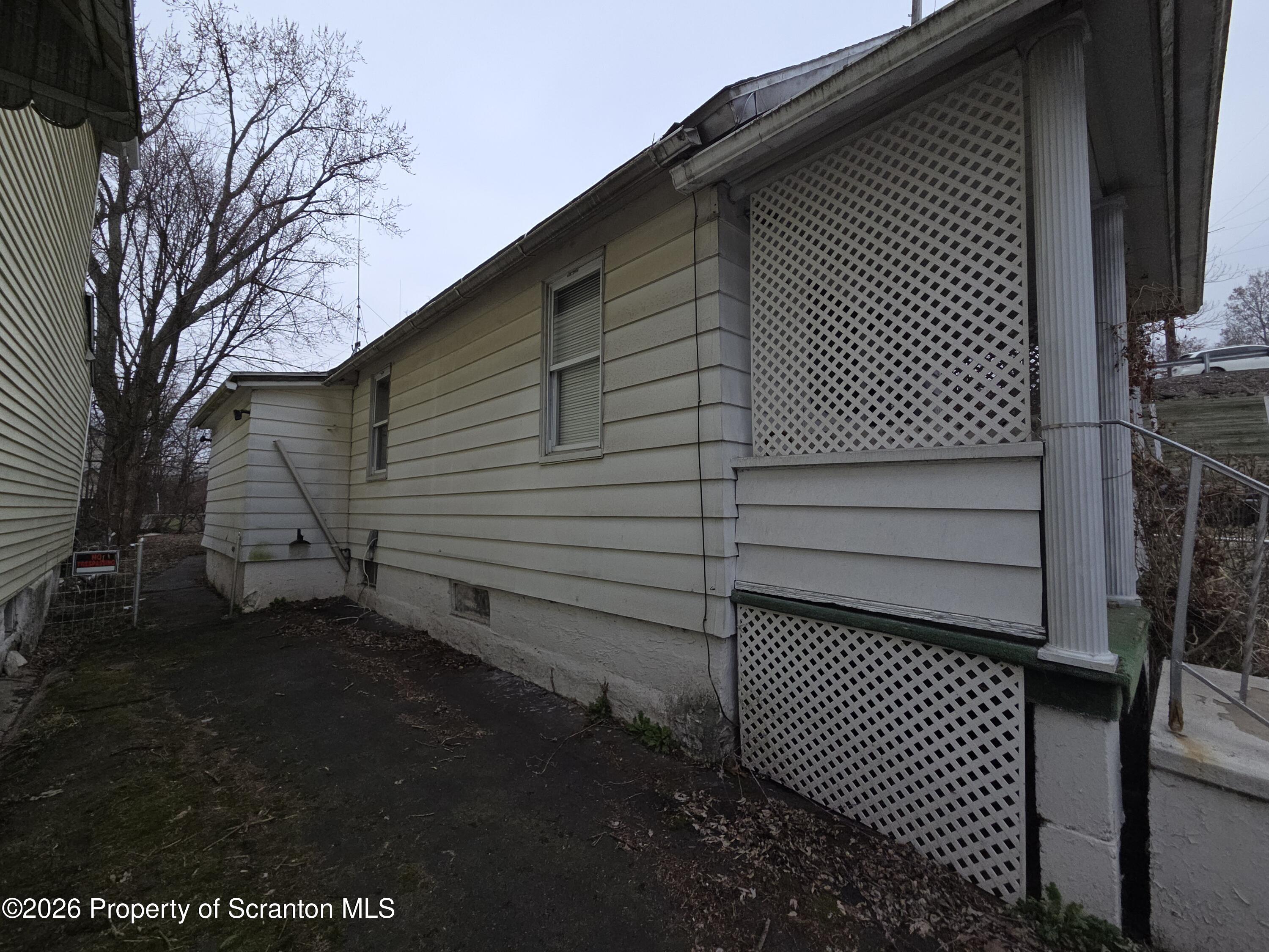 521 Albion Street Scranton, PA 18508 - Photo 4 of 22 a backyard of a house
