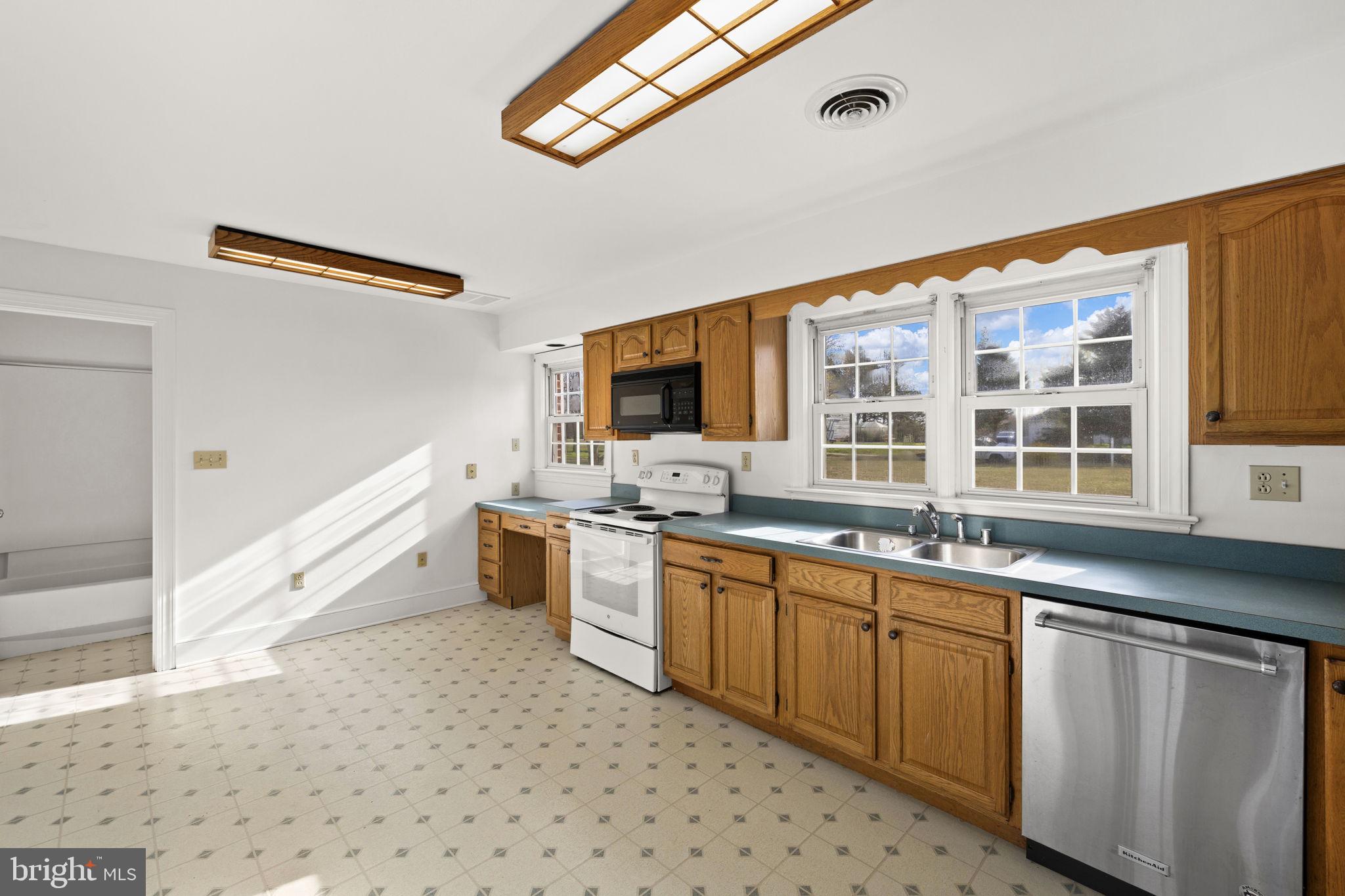 1324 Woodstock Road King George, VA 22485 - Photo 12 of 51 Sunlight Filled Kitchen