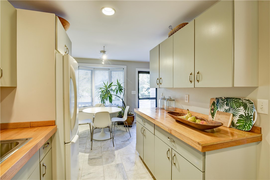 15 Hammersmith Road, Unit 22A Newport, RI 02840 - Photo 9 of 35