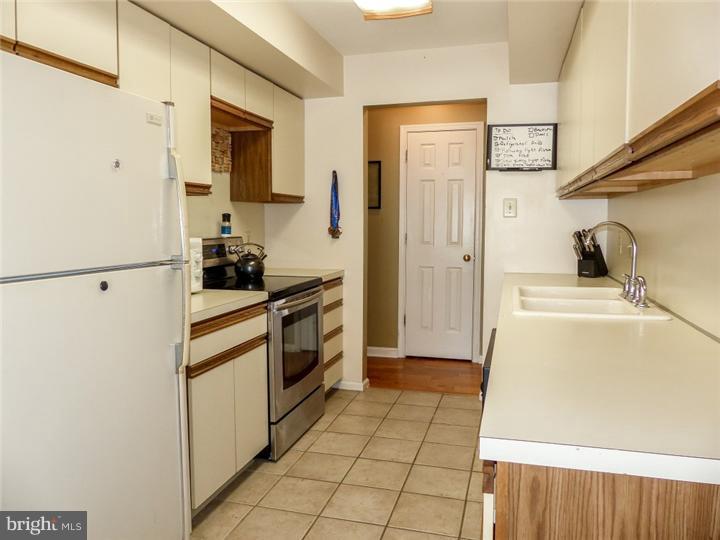 426 Stanford Road Fairless Hills, PA 19030 - Photo 10 of 25 Kitchen