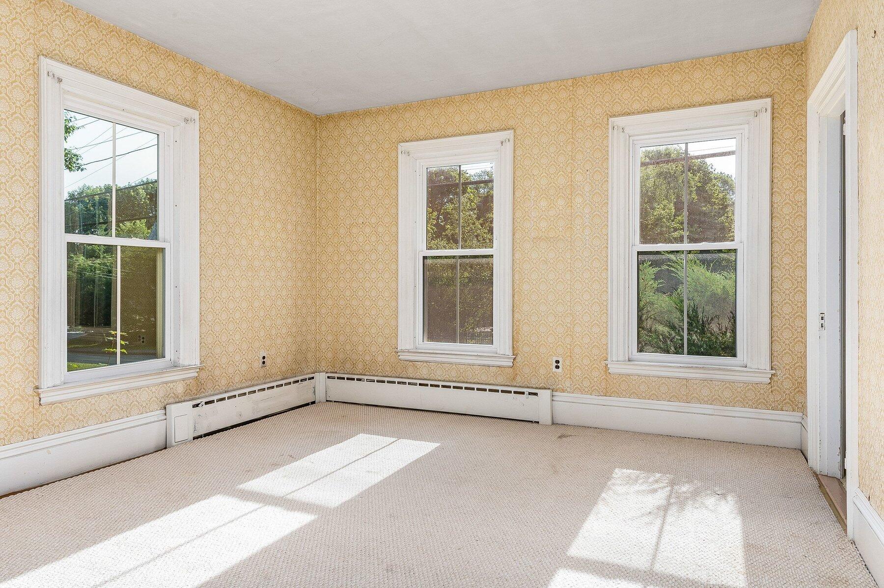 22 Rogers Road Kittery, ME 03904 - Photo 12 of 37 Living Room