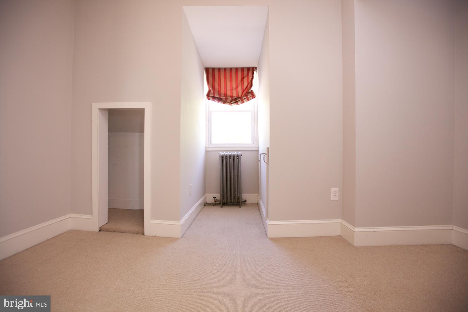 421 South 20th Street Philadelphia, PA 19146 - Photo 37 of 40 an empty room with windows