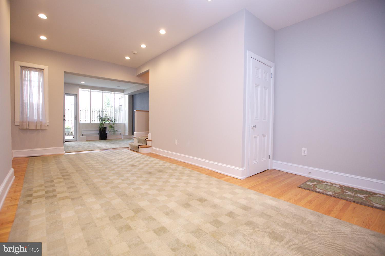 421 South 20th Street Philadelphia, PA 19146 - Photo 5 of 40 an empty room with windows and closet