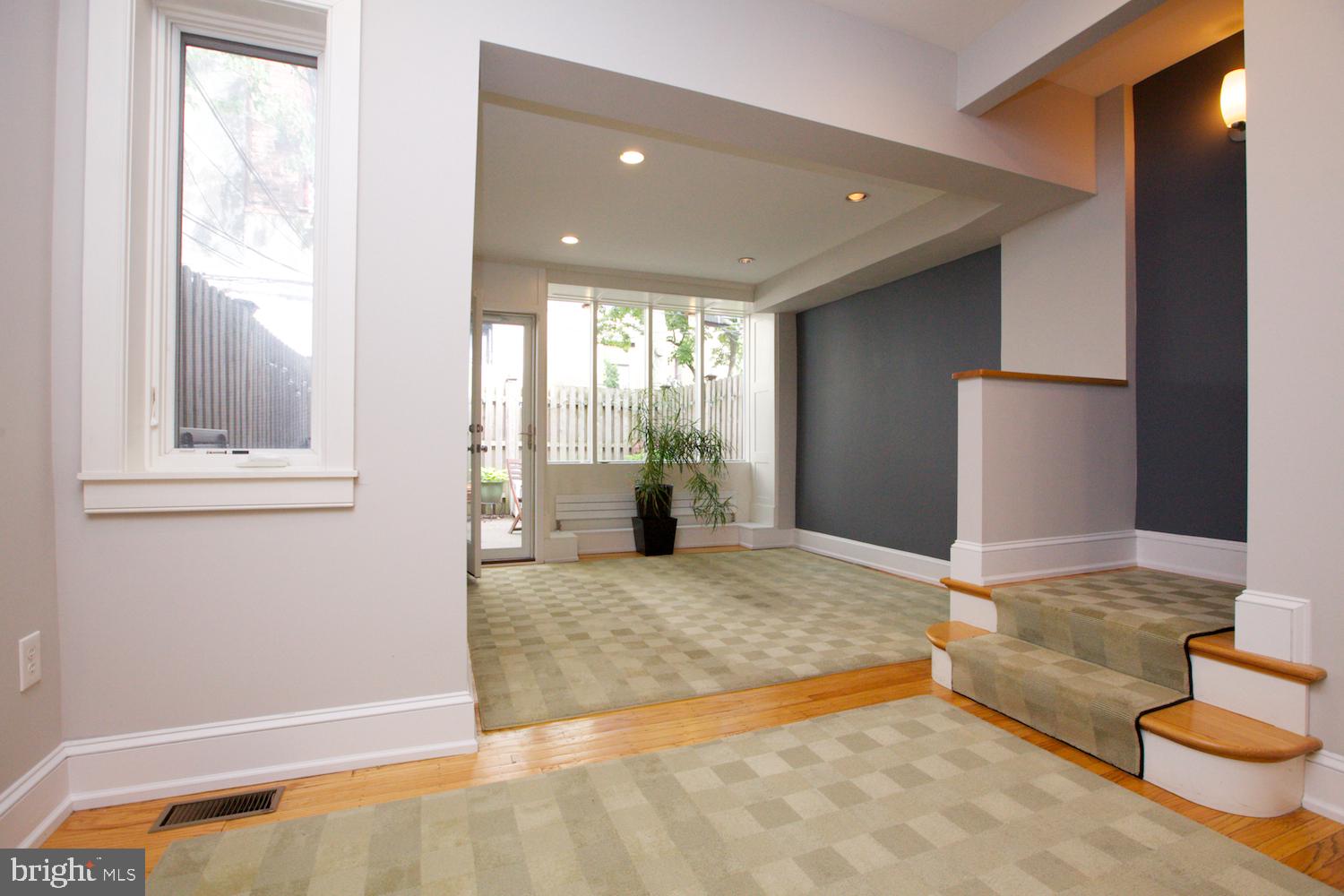 421 South 20th Street Philadelphia, PA 19146 - Photo 8 of 40 a view of an empty room and window