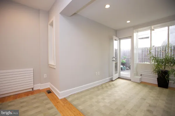 $5,300 | 421 South 20th Street, Philadelphia, PA 19146