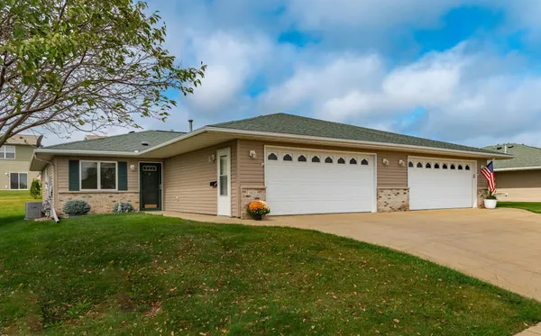 $325,000 | 1821 Clubhouse Drive Northeast, Stewartville, MN 55976