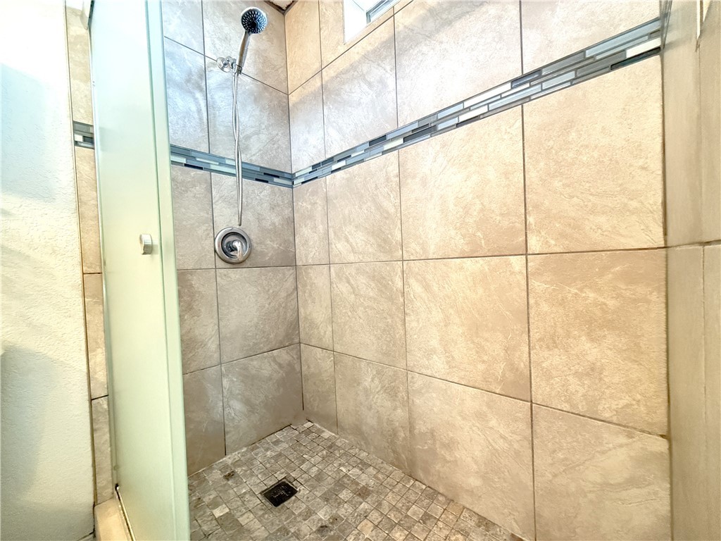 3400 Sunriver Road, Unit B4 Bullhead City, AZ 86429 - Photo 21 of 26 Bathroom