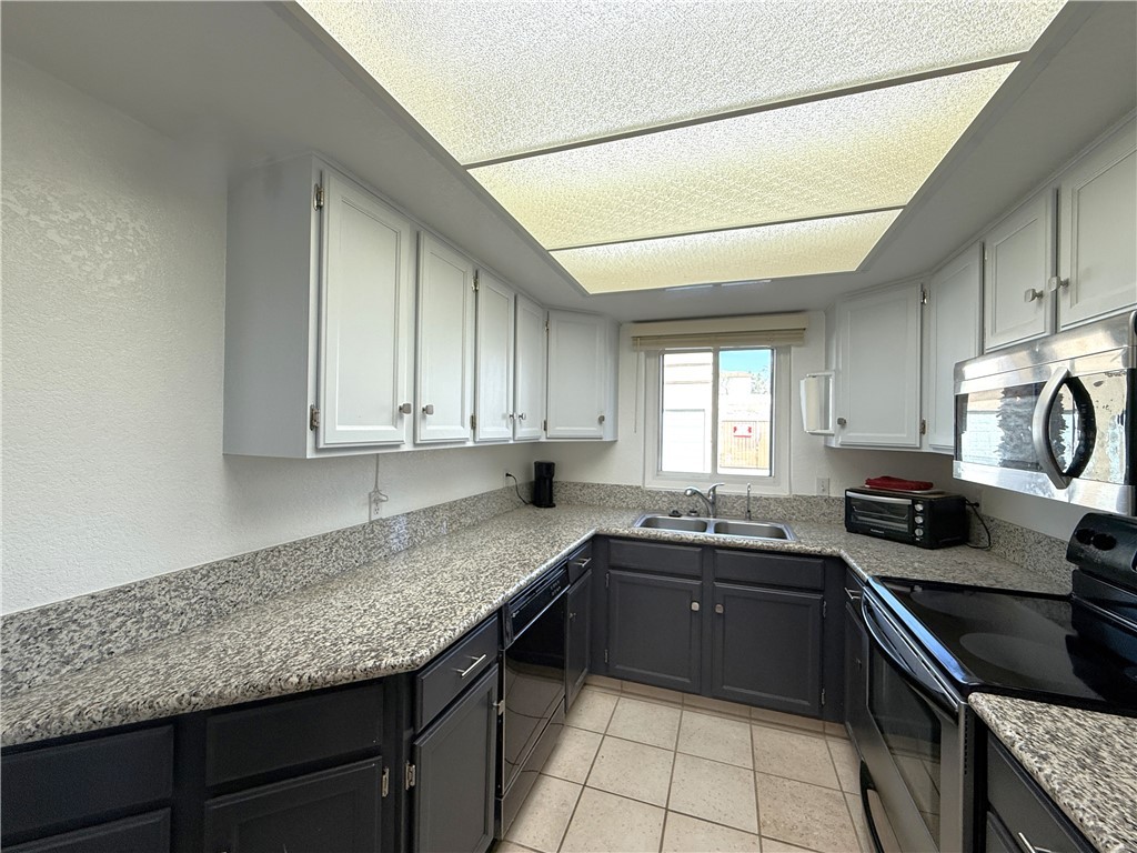 3400 Sunriver Road, Unit B4 Bullhead City, AZ 86429 - Photo 10 of 26 Kitchen