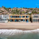 a view of houses with sky view