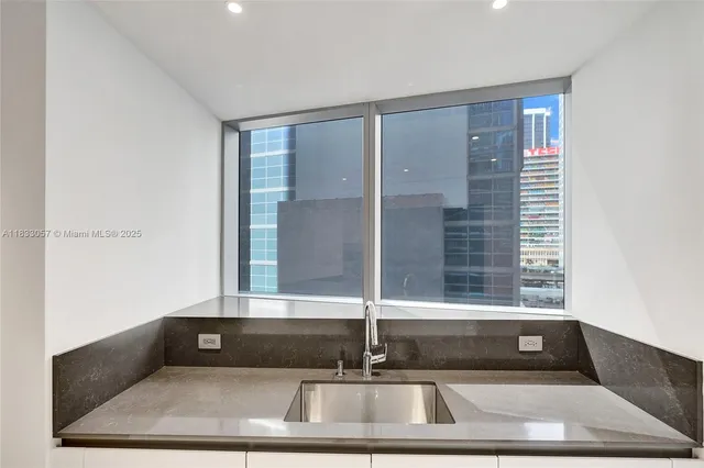 $6,500 | 300 Biscayne Blvd Way, Unit 505C, Miami, FL 33131