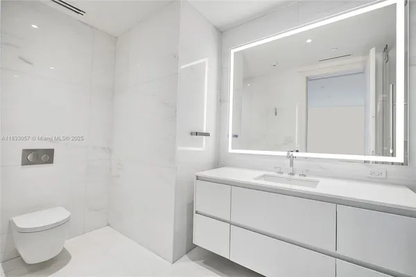 $6,450 | 300 Biscayne Blvd Way, Unit 505C, Miami, FL 33131