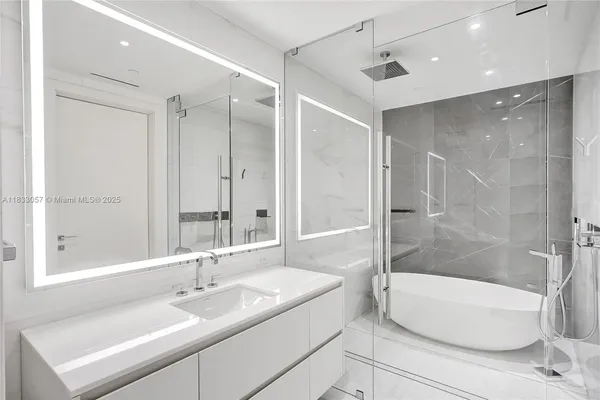 $6,450 | 300 Biscayne Blvd Way, Unit 505C, Miami, FL 33131