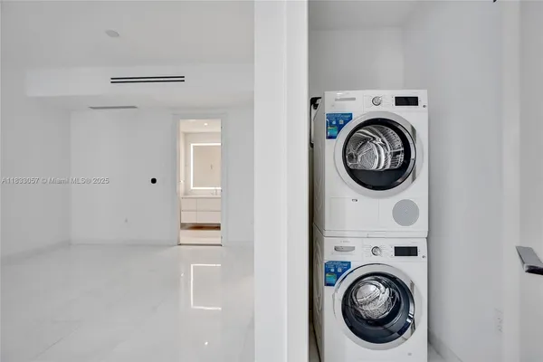 $6,450 | 300 Biscayne Blvd Way, Unit 505C, Miami, FL 33131