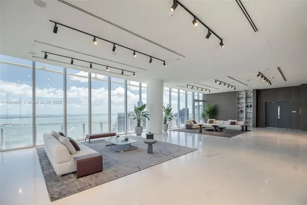 $6,450 | 300 Biscayne Blvd Way, Unit 505C, Miami, FL 33131